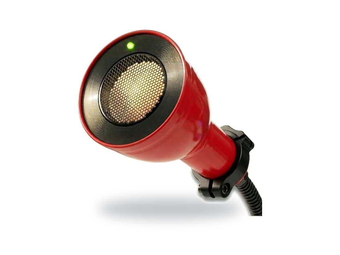 Soundbeam6 초음파 센서 실물 — 골드 메시 그릴과 그린 LED